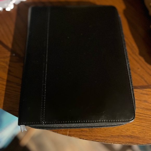 ONN 10.1 TABLET WITH NEW LEATHER CASE BRAND NEW - Picture 7 of 8